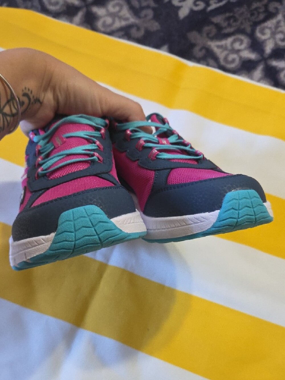 NWOT Saucony Kids Pink and Teal Athletic Sneakers - Picture 4 of 10